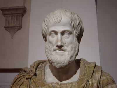 Para Aristóteles cidadão aé aquele que tem o poder executivo, legislativo e judiciário